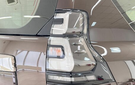 Toyota Land Cruiser Prado 150 рестайлинг 2, 2021 год, 6 180 000 рублей, 21 фотография