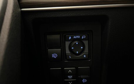 Toyota Land Cruiser Prado 150 рестайлинг 2, 2021 год, 6 180 000 рублей, 30 фотография