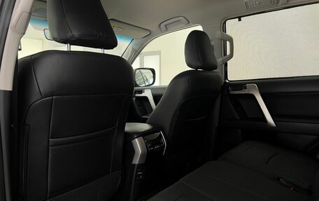 Toyota Land Cruiser Prado 150 рестайлинг 2, 2021 год, 6 180 000 рублей, 36 фотография