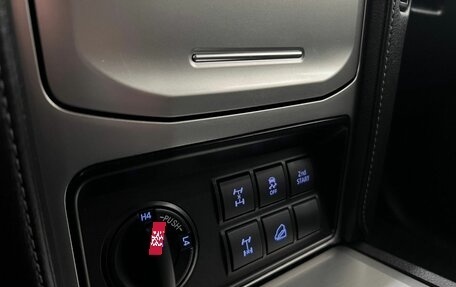 Toyota Land Cruiser Prado 150 рестайлинг 2, 2021 год, 6 180 000 рублей, 32 фотография