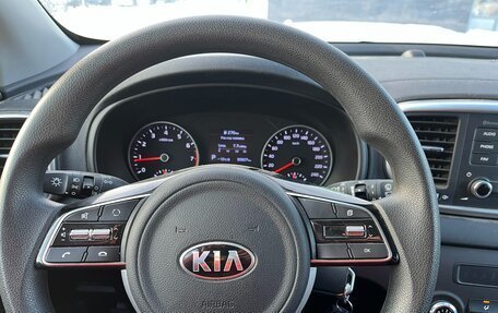 KIA Sportage IV рестайлинг, 2020 год, 2 300 000 рублей, 5 фотография