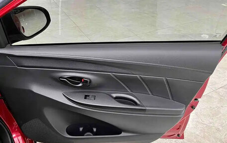 Toyota Yaris XP150 рестайлинг, 2021 год, 1 001 000 рублей, 14 фотография