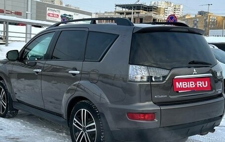 Mitsubishi Outlander III рестайлинг 3, 2011 год, 1 295 000 рублей, 4 фотография