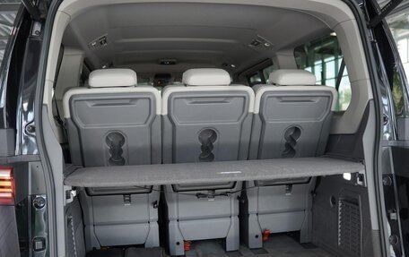 Volkswagen Multivan, 2022 год, 5 895 000 рублей, 17 фотография