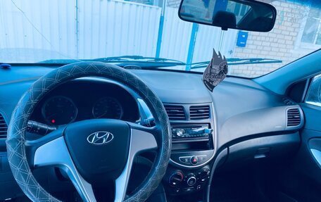 Hyundai Solaris II рестайлинг, 2011 год, 750 000 рублей, 10 фотография