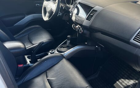 Mitsubishi Outlander III рестайлинг 3, 2010 год, 1 070 000 рублей, 10 фотография