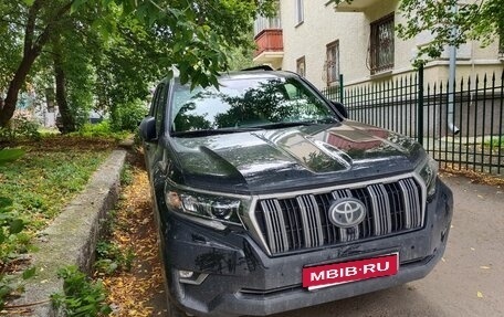 Toyota Land Cruiser Prado 150 рестайлинг 2, 2020 год, 4 000 000 рублей, 2 фотография