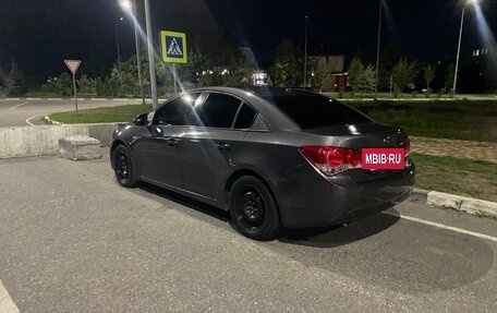 Chevrolet Cruze II, 2010 год, 380 000 рублей, 3 фотография