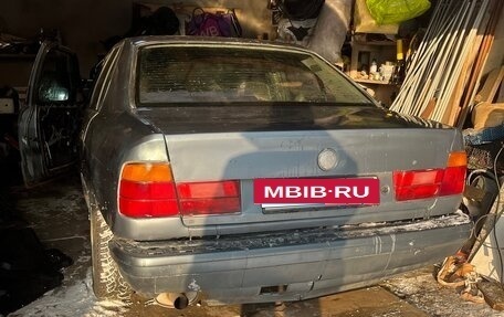 BMW 5 серия, 1988 год, 300 000 рублей, 32 фотография