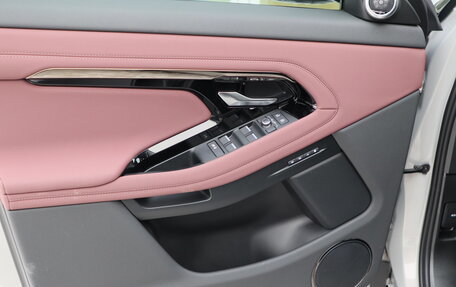 Land Rover Range Rover Evoque II, 2025 год, 6 450 000 рублей, 16 фотография