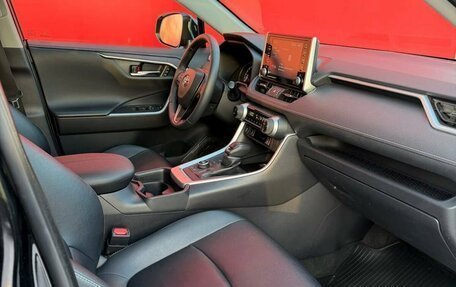 Toyota RAV4, 2021 год, 3 975 000 рублей, 10 фотография