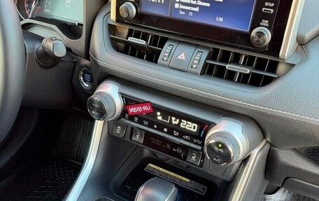 Toyota RAV4, 2021 год, 3 975 000 рублей, 12 фотография