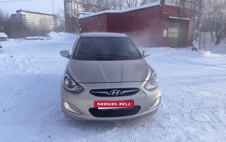 Hyundai Solaris II рестайлинг, 2011 год, 530 000 рублей, 3 фотография