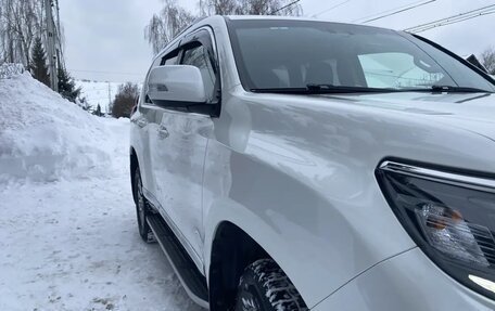 Toyota Land Cruiser Prado 150 рестайлинг 2, 2019 год, 5 490 000 рублей, 3 фотография