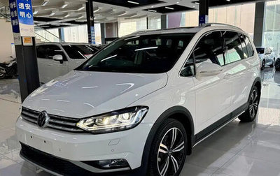 Volkswagen Touran III, 2022 год, 2 350 000 рублей, 1 фотография