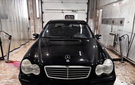 Mercedes-Benz C-Класс, 2003 год, 386 000 рублей, 1 фотография