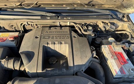 Mitsubishi Pajero III рестайлинг, 2004 год, 1 050 000 рублей, 10 фотография