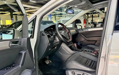 Volkswagen Touran III, 2022 год, 2 350 000 рублей, 7 фотография