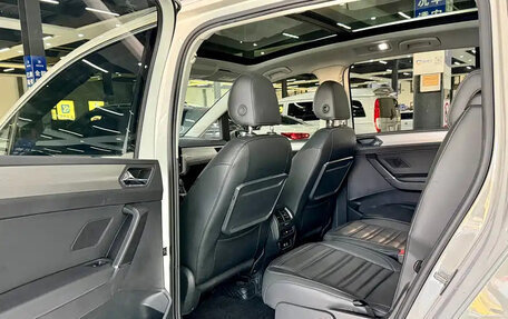 Volkswagen Touran III, 2022 год, 2 350 000 рублей, 9 фотография