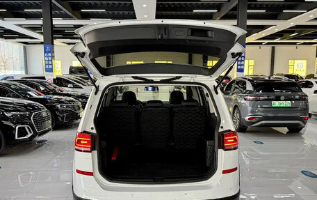 Volkswagen Touran III, 2022 год, 2 350 000 рублей, 12 фотография