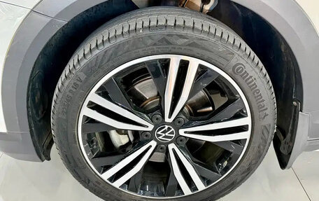 Volkswagen Touran III, 2022 год, 2 350 000 рублей, 13 фотография