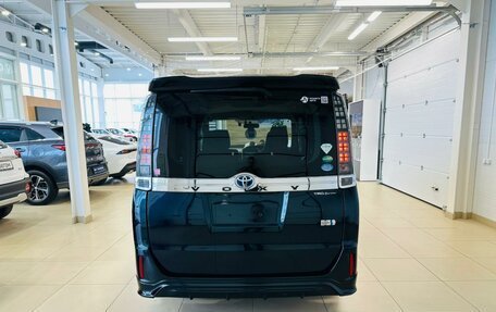 Toyota Voxy III, 2014 год, 2 099 900 рублей, 5 фотография