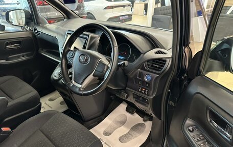 Toyota Voxy III, 2014 год, 2 099 900 рублей, 10 фотография