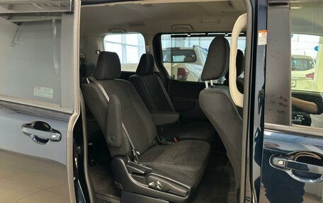 Toyota Voxy III, 2014 год, 2 099 900 рублей, 18 фотография