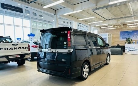 Toyota Voxy III, 2014 год, 2 099 900 рублей, 6 фотография