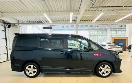 Toyota Voxy III, 2014 год, 2 099 900 рублей, 7 фотография