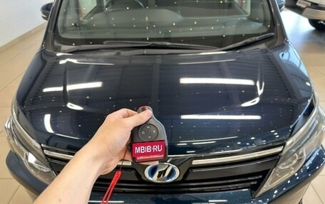 Toyota Voxy III, 2014 год, 2 099 900 рублей, 30 фотография