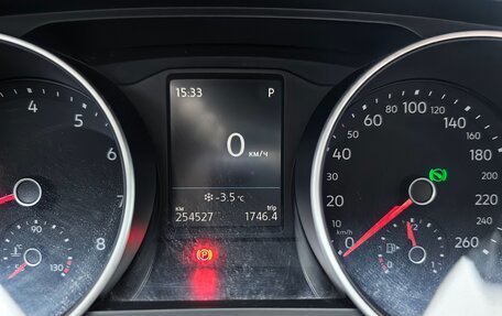 Volkswagen Tiguan II, 2017 год, 1 870 000 рублей, 8 фотография