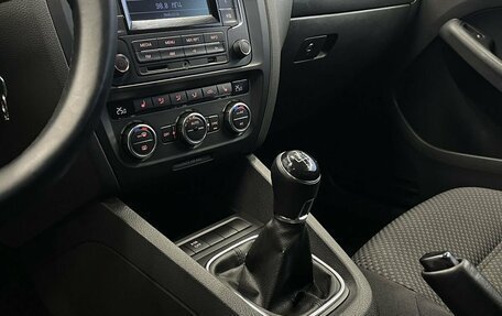 Volkswagen Jetta VI, 2013 год, 999 000 рублей, 16 фотография