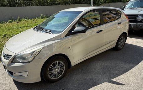 Hyundai Solaris II рестайлинг, 2015 год, 760 000 рублей, 2 фотография