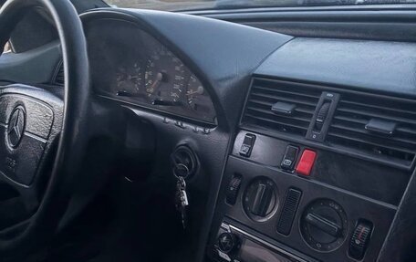 Mercedes-Benz C-Класс, 1993 год, 225 000 рублей, 2 фотография