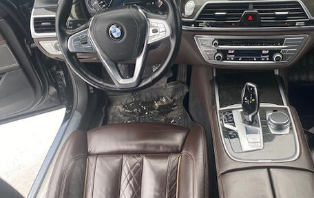 BMW 7 серия, 2018 год, 4 000 000 рублей, 6 фотография