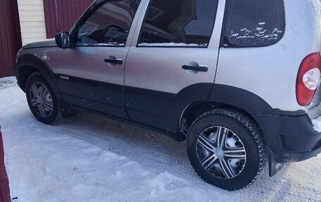 Chevrolet Niva I рестайлинг, 2011 год, 325 000 рублей, 3 фотография