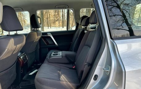 Toyota Land Cruiser Prado 150 рестайлинг 2, 2014 год, 3 200 000 рублей, 16 фотография