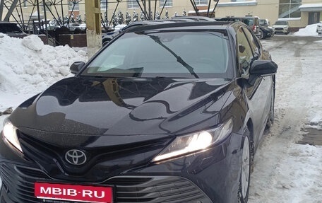Toyota Camry, 2019 год, 2 300 000 рублей, 1 фотография