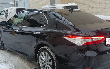 Toyota Camry, 2019 год, 2 300 000 рублей, 2 фотография