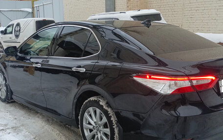 Toyota Camry, 2019 год, 2 300 000 рублей, 4 фотография