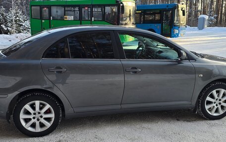 Toyota Avensis III рестайлинг, 2003 год, 700 000 рублей, 3 фотография