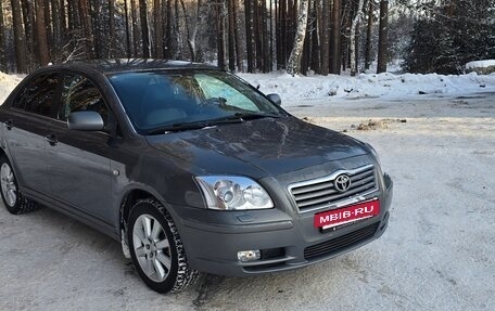 Toyota Avensis III рестайлинг, 2003 год, 700 000 рублей, 2 фотография