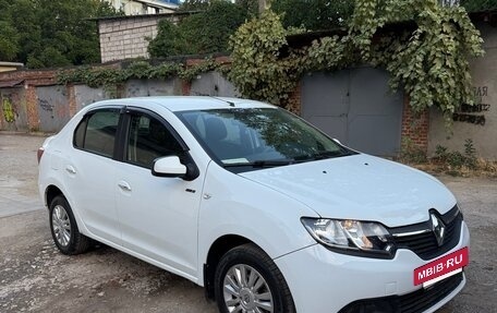 Renault Logan II, 2016 год, 820 000 рублей, 2 фотография