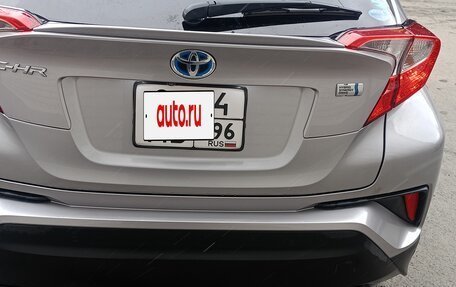 Toyota C-HR I рестайлинг, 2017 год, 2 130 000 рублей, 2 фотография