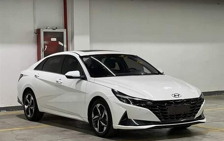 Hyundai Elantra, 2022 год, 1 600 000 рублей, 2 фотография