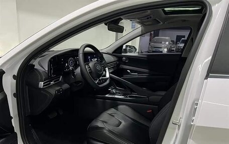 Hyundai Elantra, 2022 год, 1 600 000 рублей, 8 фотография