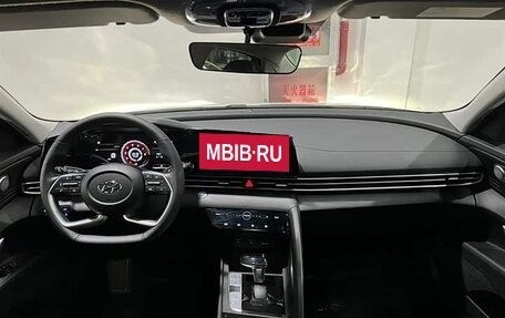 Hyundai Elantra, 2022 год, 1 600 000 рублей, 10 фотография