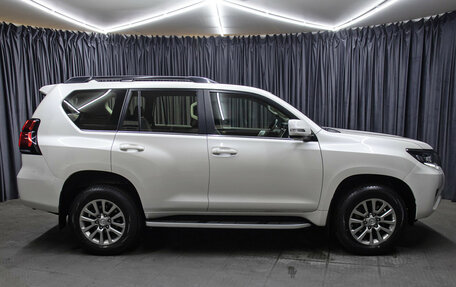 Toyota Land Cruiser Prado 150 рестайлинг 2, 2019 год, 6 898 000 рублей, 4 фотография