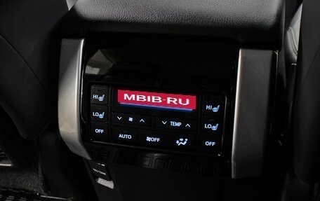 Toyota Land Cruiser Prado 150 рестайлинг 2, 2019 год, 6 898 000 рублей, 21 фотография